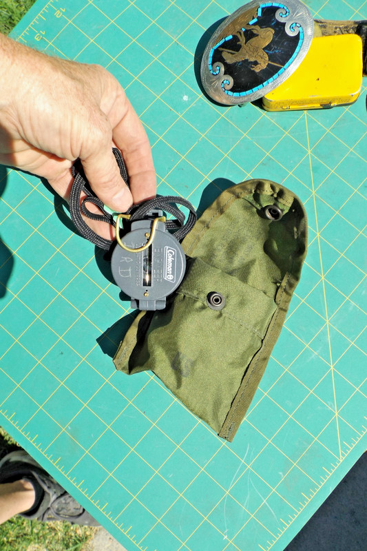 Vintage Coleman Pocket Compass  w/ US Military case