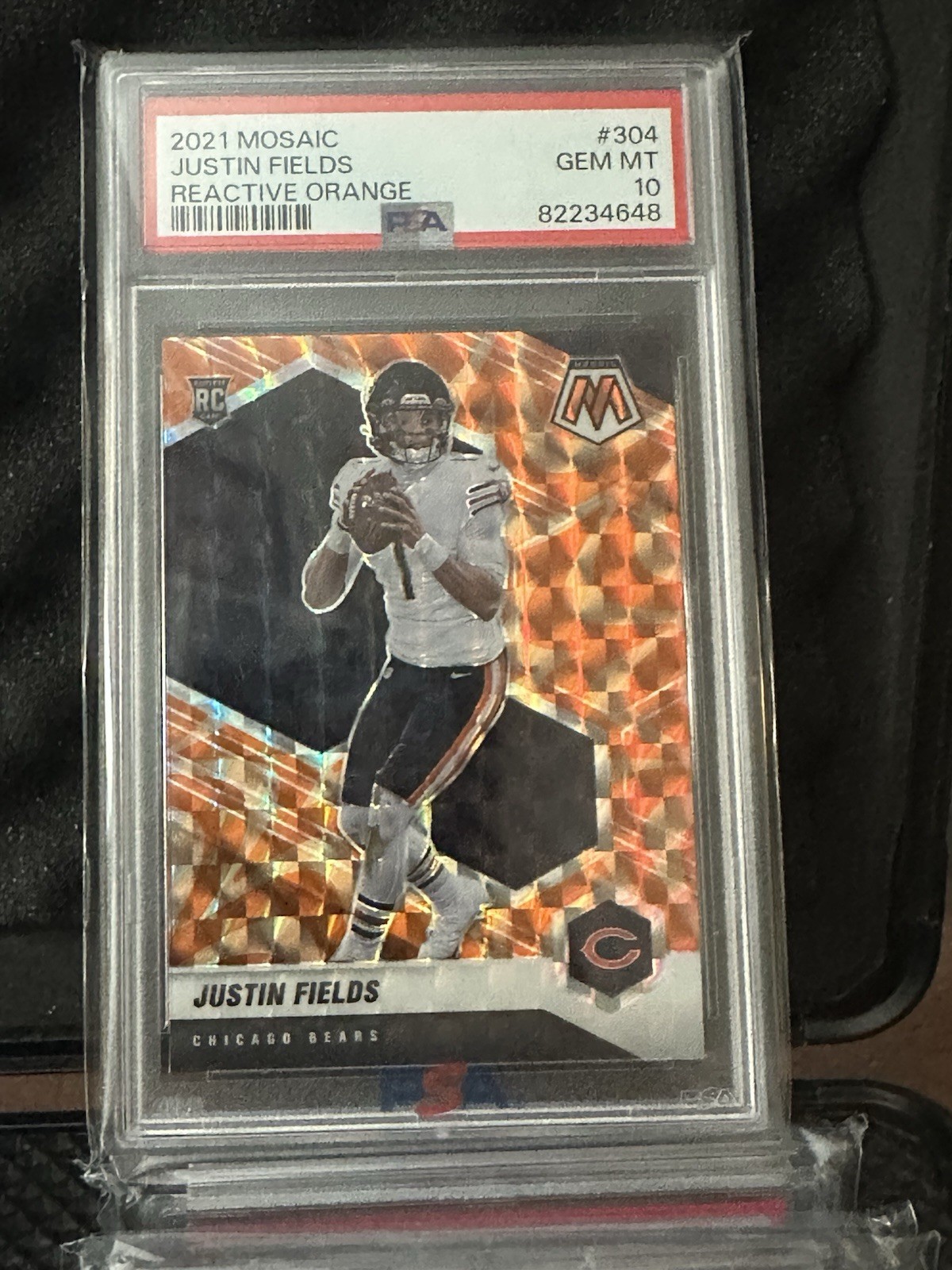 2021 Panini Mosaic Rookies Justin Fields #304 Mosaic Reactive Orange Prizm (RC)