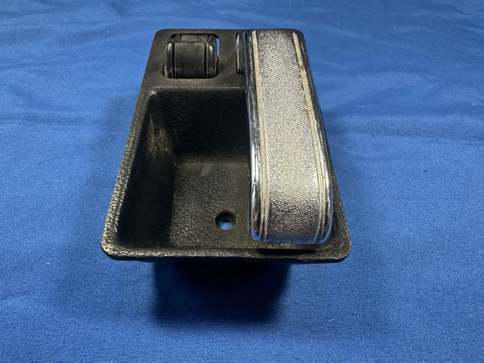 JEEP Cherokee XJ Comanche MJ 1984-1996 Passenger Side Interior Door Handle - Image 3 of 4