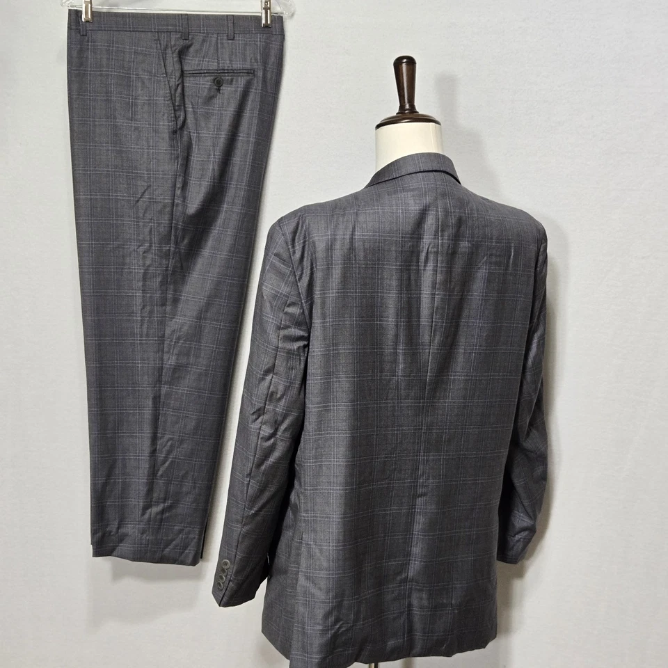 Traje Givenchy Vintage Para Hombre 2 Piezas Gris Oliva Cuadros Dos Botones Talla 48R Foto 2 de 4