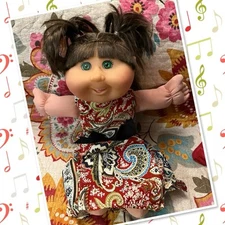 Beautiful Cabbage Patch Kids Doll Jakks Girl Straight Brown Hair Green Eyes