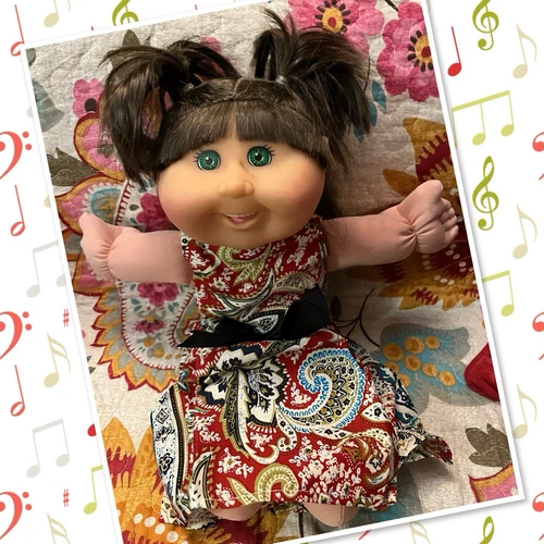 Beautiful Cabbage Patch Kids Doll Jakks Girl Straight Brown Hair Green Eyes