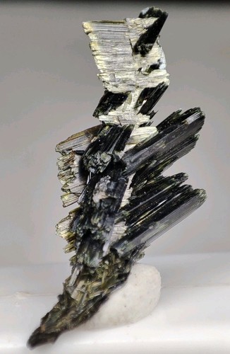 Epidote Crystal With Beautiful Growth And Nice Terminations-Pak. - Picture 3 of 6
