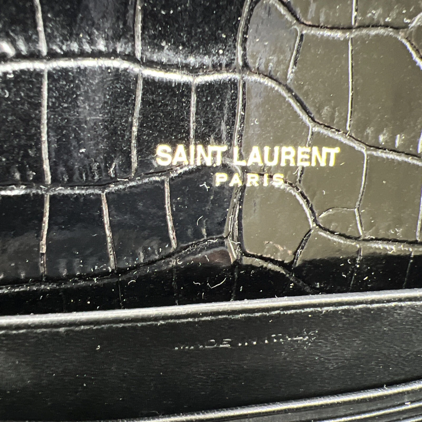 SAINT LAURENT (YSL) YSL Cassandra monogramma medio coccodrillo in rilievo WOC Autorità nera
