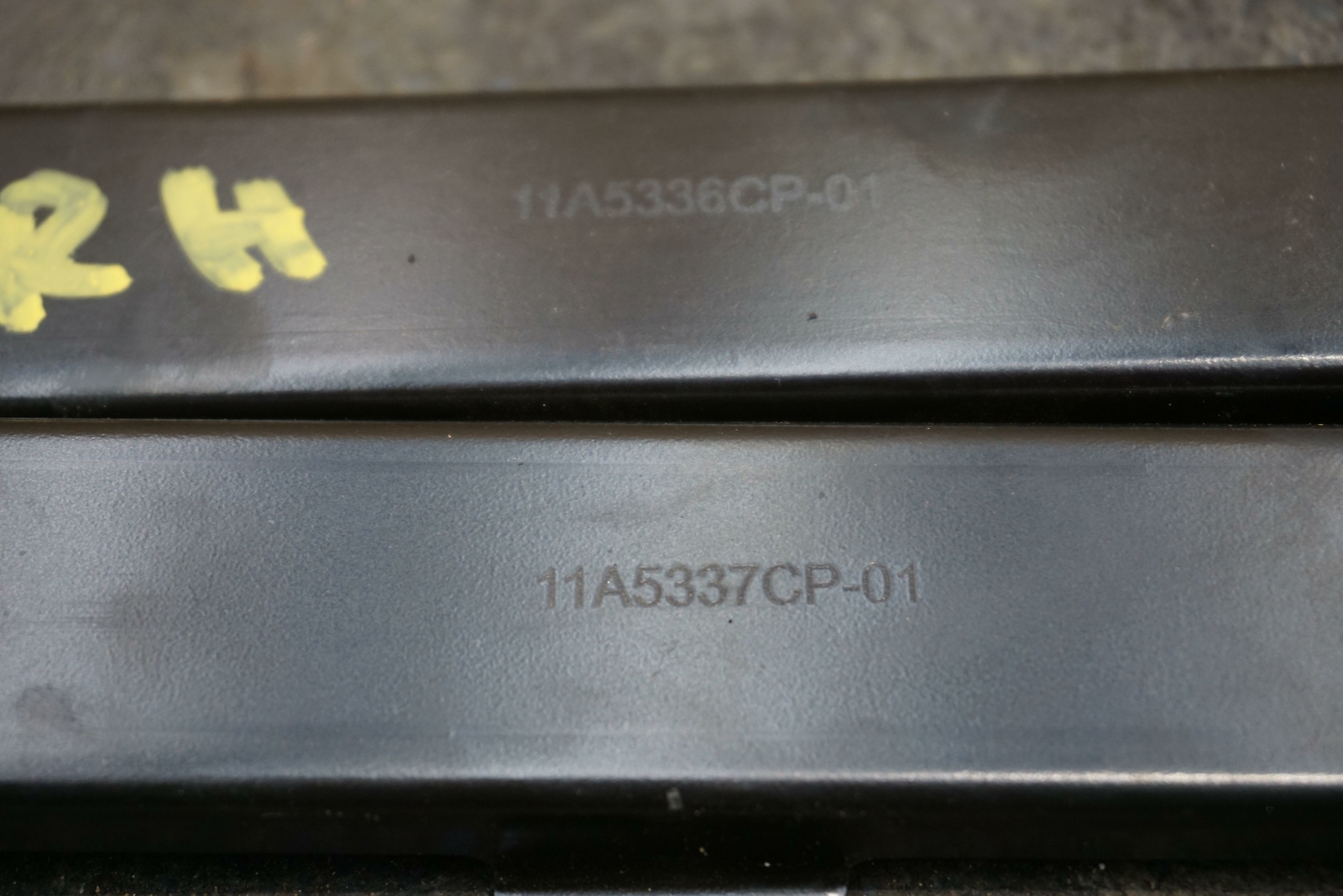 Set Left Right Door Mounting Bracket 11A5336CP.01 11A5337CP.01 McLaren 650s 16