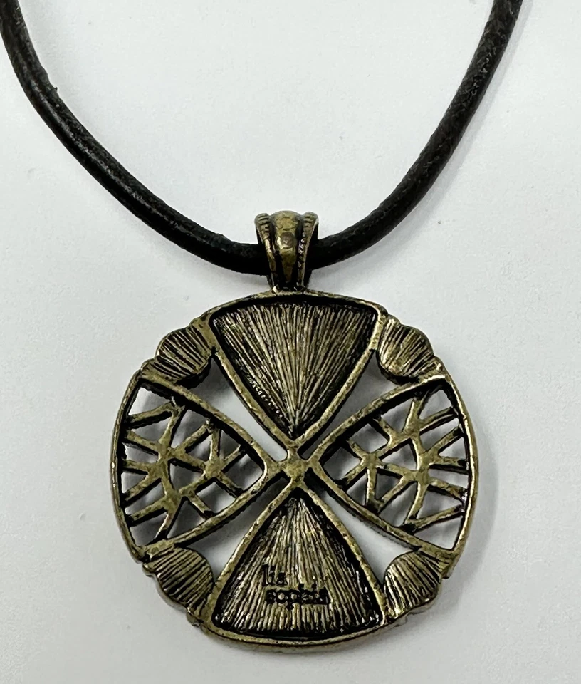 Colar com cordão de couro pingente de bronze e cristal Abalone Lia Sophia Shellbourne - Imagem 2 de 4