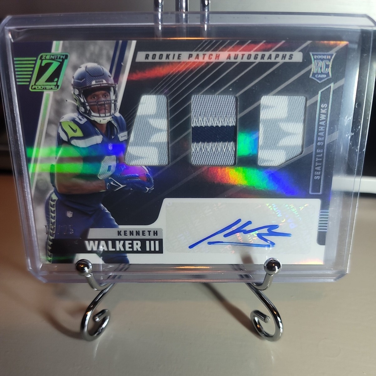 2022 Panini Zenith - Rookie Patch Autograph Kenneth Walker III