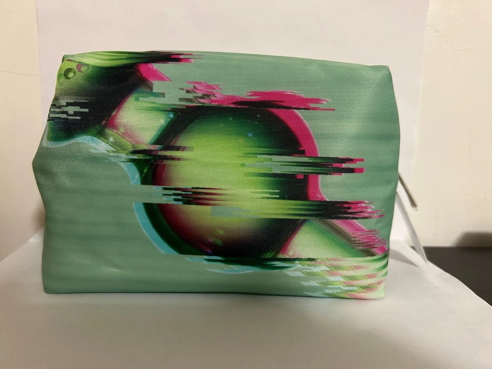 Clinique 8 PCS Travel Size Makeup Deluxe Sample Gift Set Green Bag - Image 2 of 4