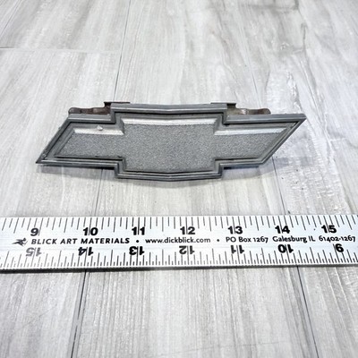 1973 chevy Chevelle Malibu bow tie grille emblem El Camino 325299 34492 (c)