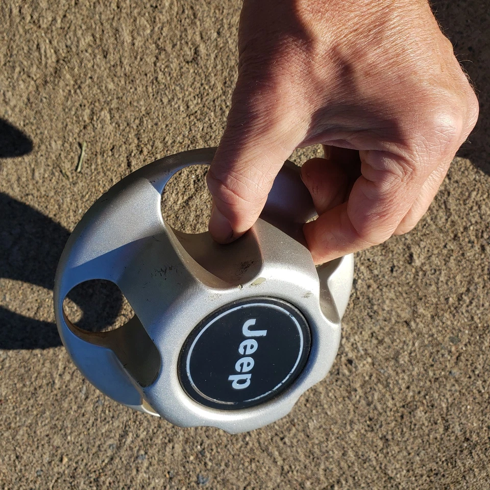 Tapacubos OEM Jeep Grand Cherokee Wrangler 52057618 1993 2009 tapacubos a Foto 2 de 4