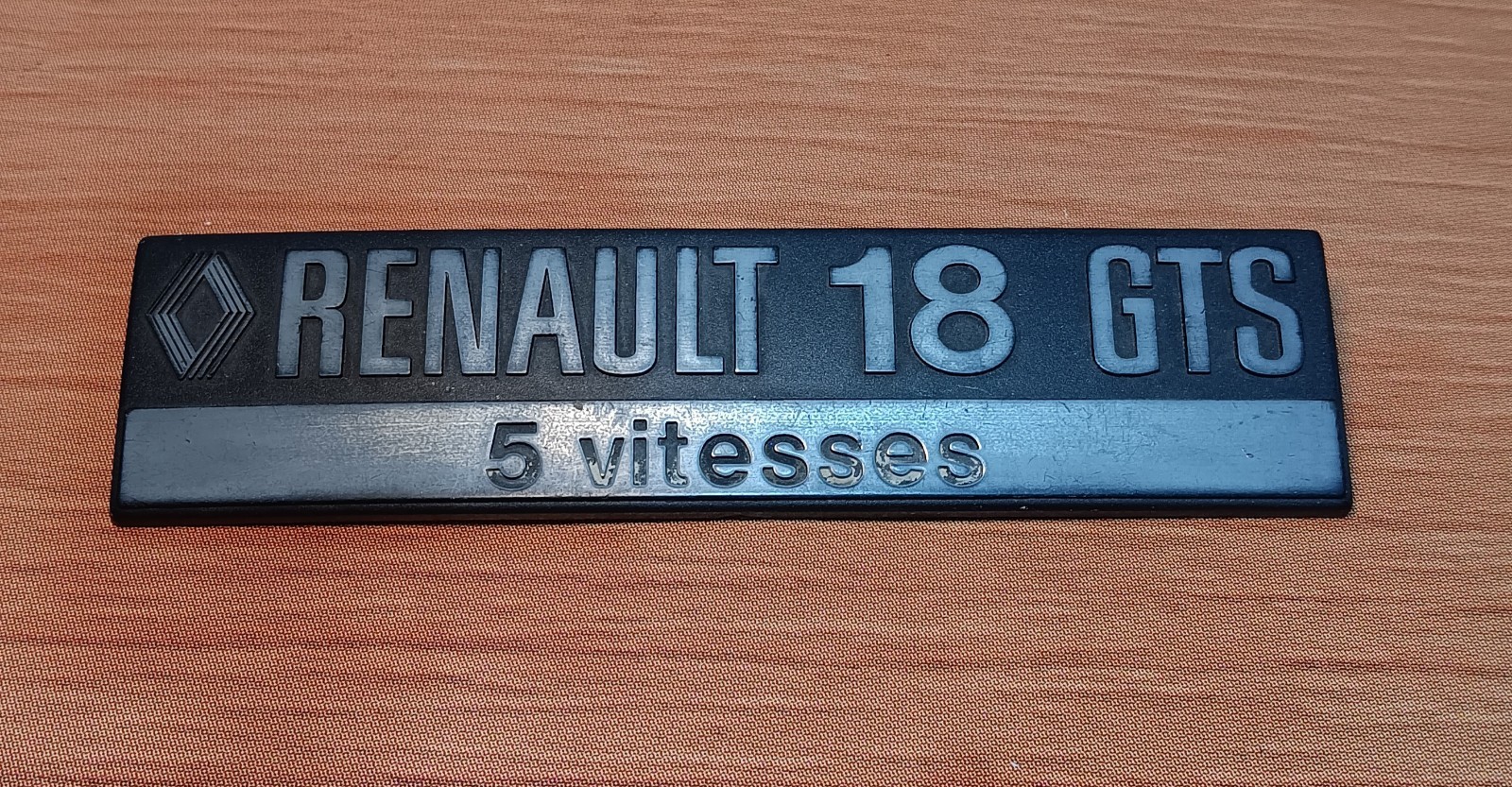 RENAULT 18 GTS 5 vitesses sigle emblème logo insigne monogramme coffre plastique - Photo 1