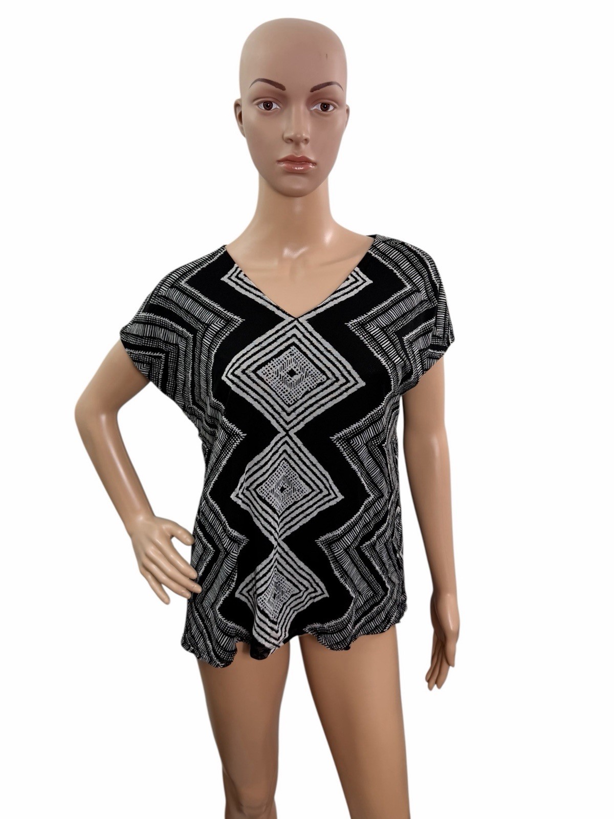 Chicos Women’s Size M (1) Black White Mesh Knit Top Short Sleeve Lined Blouse