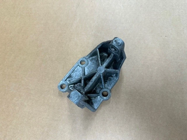 Suporte de alternador de liga Ford Pinto. - Imagem 2 de 4