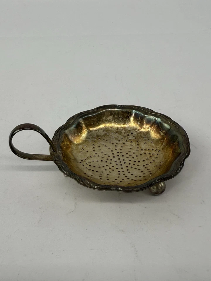 Colador de hojas de té enchapado en plata WMF con bandeja de goteo placa inferior borde festoneado ornamentado Foto 4 de 4