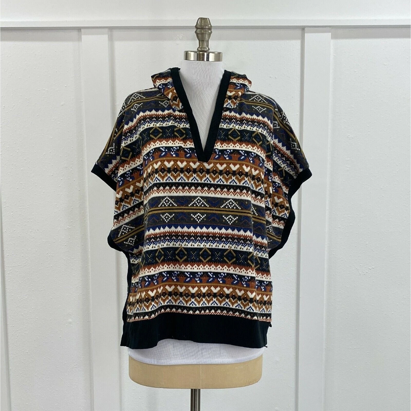 Forever 21 Women’s Hooded Knit Poncho Medium Sleeveless Sweater Boho Sleeveless
