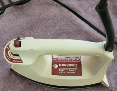 Black & Decker Light'nEasy Steam/Dry Iron