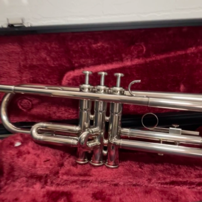 YAMAHA YTR-1335S Trumpet Silver color with Hard Case & Mouthpiece