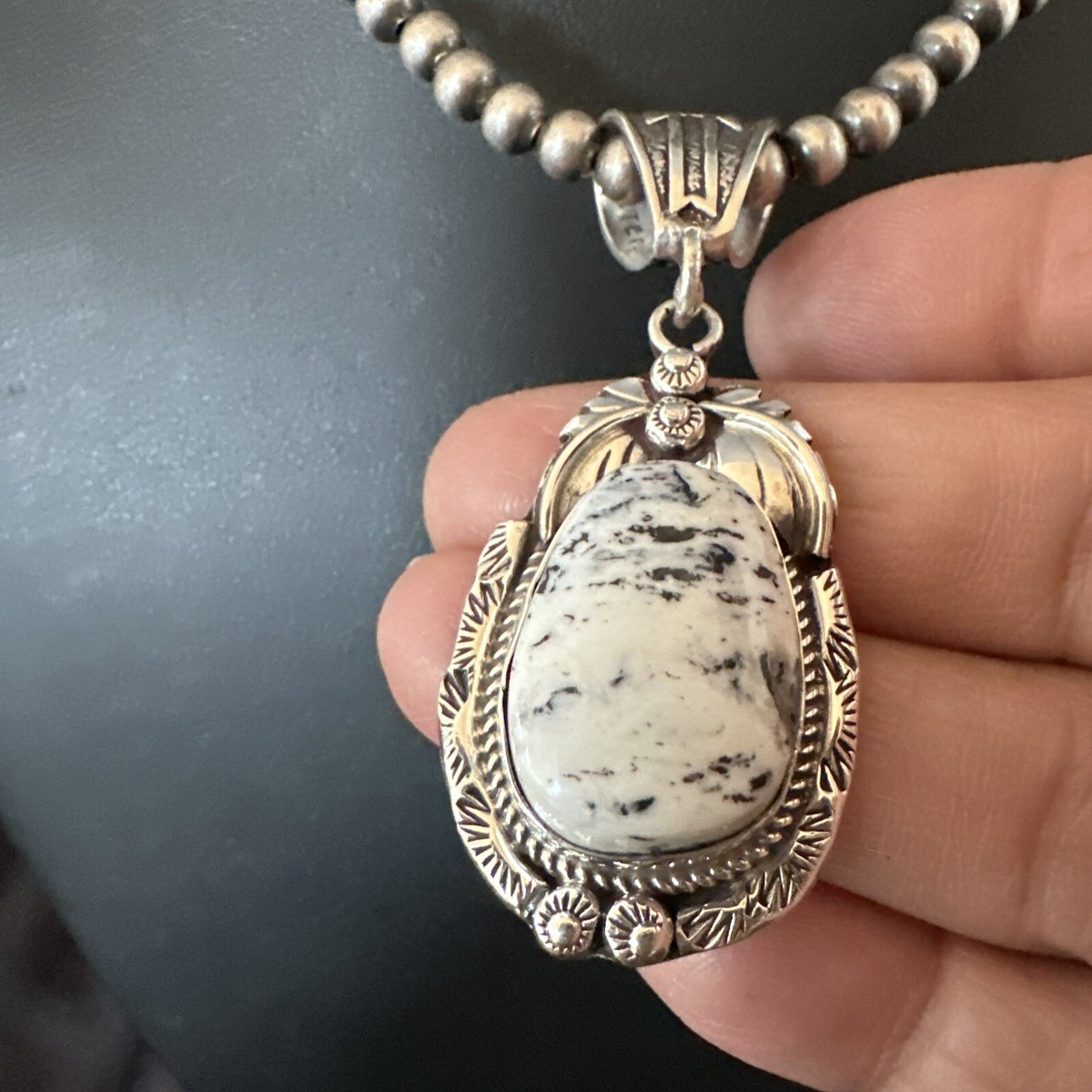 Navajo LTB 作　特大　ホワイトバッファロー　ネックレス　silver White Buffalo Turquoise Pendant Navajo Pearls Sterling