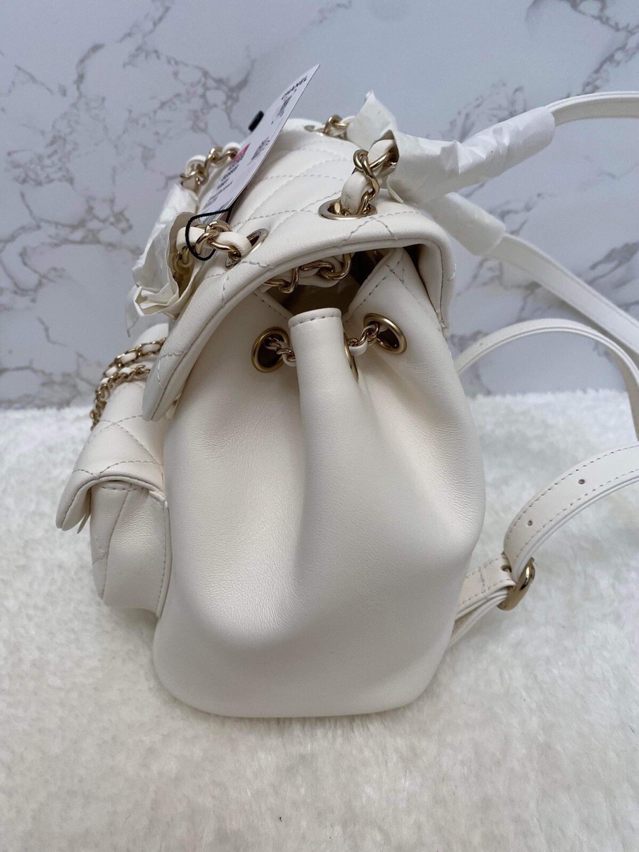 Authentic Chanel RECEIPT | DUMA 22A White Backpack Lambskin  display picture 2