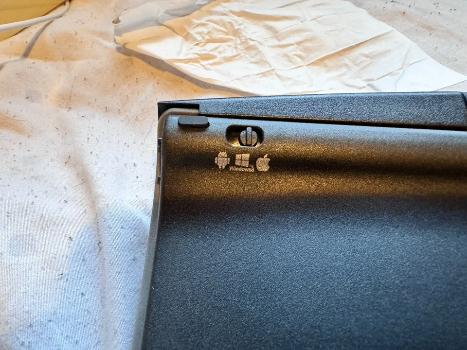 ZAGGkeys Case Universal Wireless Keyboard for iPad SamSung Smartphones Tablets - Image 4 of 4