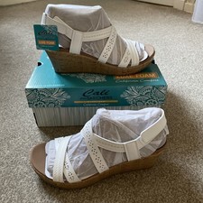 Skechers Beverlee Delicate Glow Womens Sandals Luxe Foam White Size 7 Brand New 