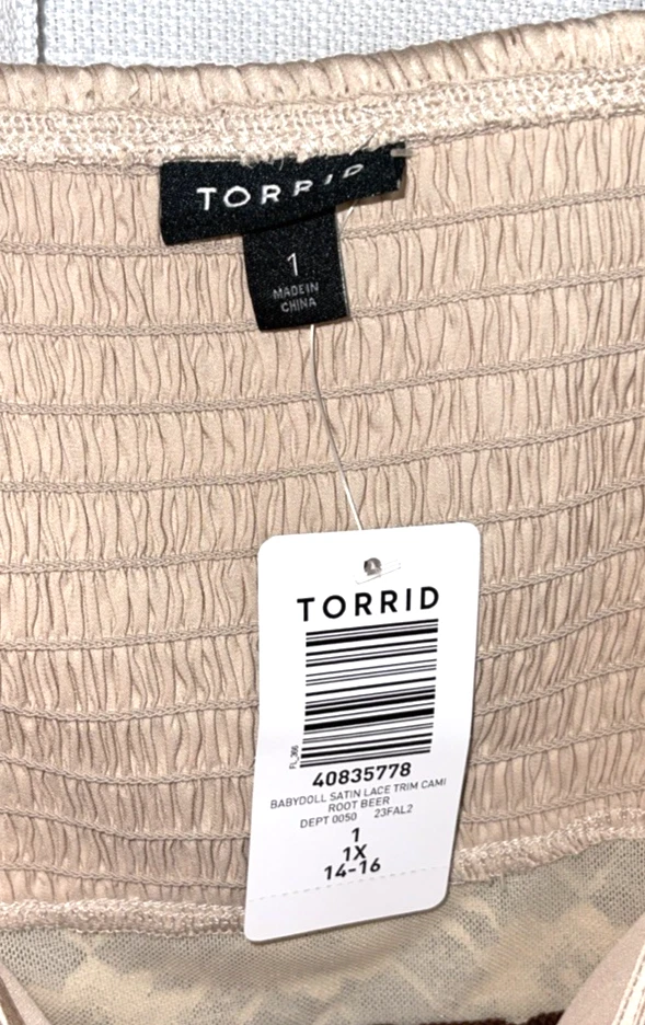 Cami con ribete de encaje satinado Torrid para mujer talla 1X marrón B*J Foto 4 de 4