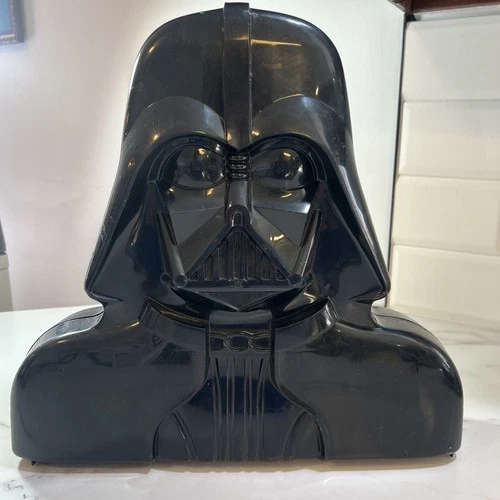 VINTAGE DARTH VADER CARRYING CASE WITH FIGURINES AND ACCESSORIES, 70'S, 80'S