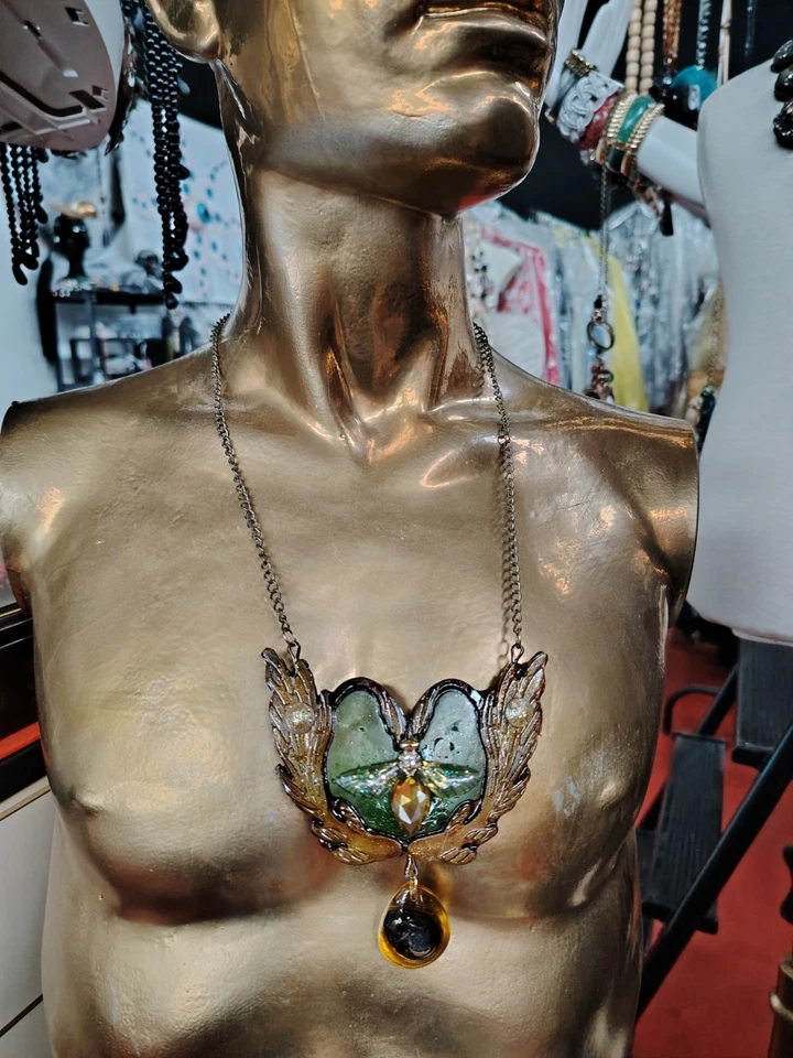 Queen Bee Necklace Luxury Jewelry Crystal Stone Bumble Honey Bee Nest Blazon Bib - Image 4 of 4