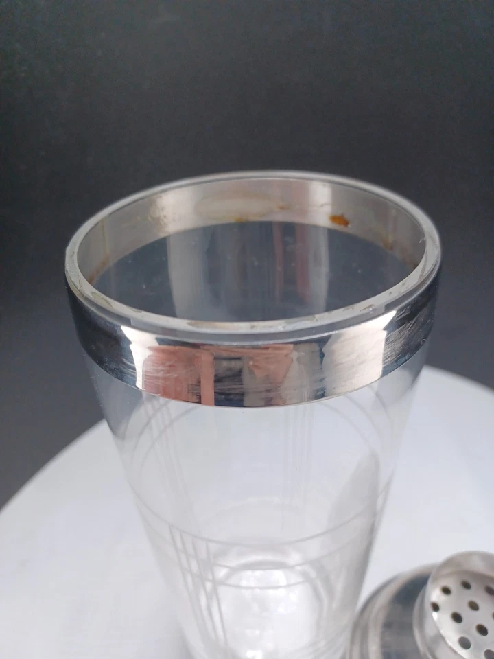 Coctelera de vidrio RETRO ART DECO rejilla grabada borde y tapa de acero inoxidable Foto 3 de 4