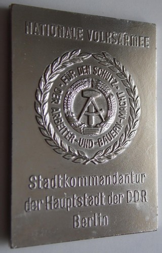 DDR Ehrenplakette NVA Stadtkommandatur der Hauptstadt der DDR Berlin - Afbeelding 2 van 8