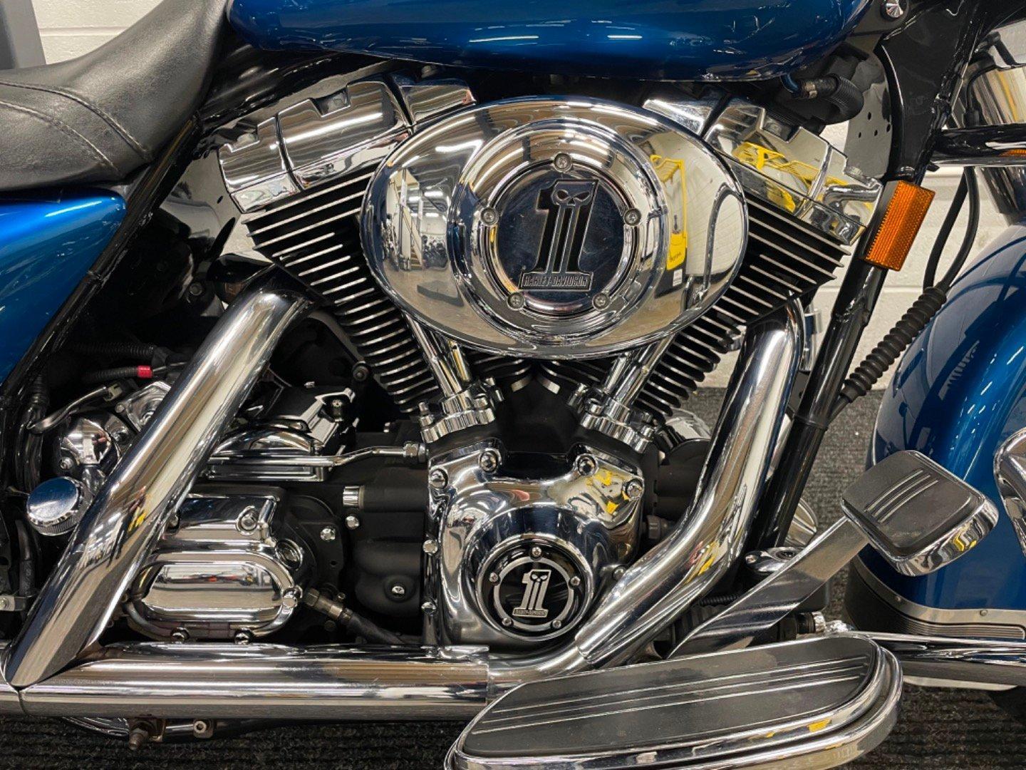 HARLEYDAVIDSON FLHRSI ROAD KING CUSTOM * Stunning Condition Python