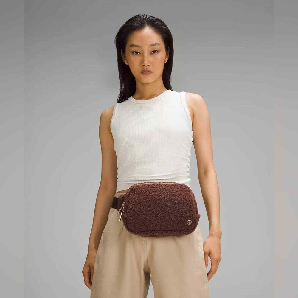 Large 2L Fleece Everywhere Belt Bag in Earth Brown & Gold