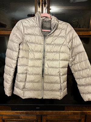 Eddie Bauer Women's Quilted Full-Zip Down Short Puffer Jacket, Gray S
