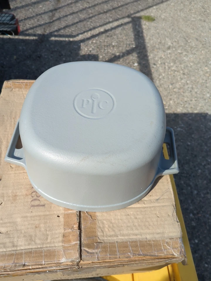 PAMPERED CHEF New Gray 6 Quart Enameled Cast Iron Dutch Oven.  100249 Open Box - Image 4 of 4