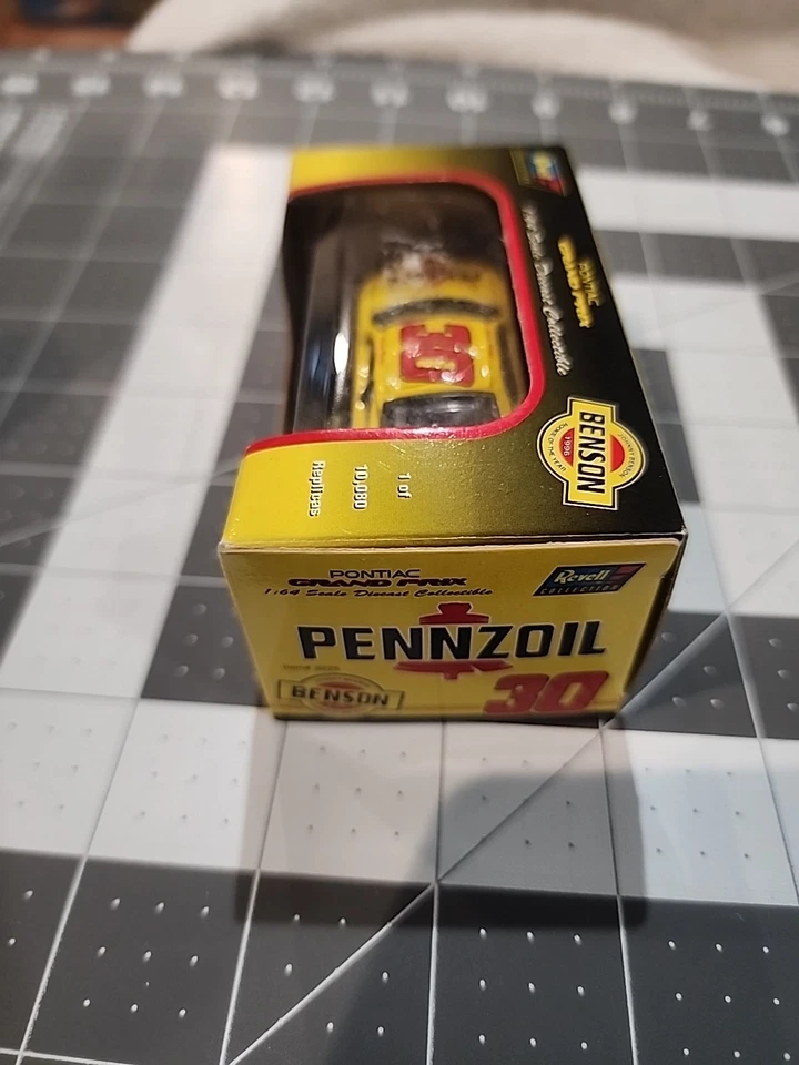Pontiac Grand Prix 1996 Johnny Benson #30 Pennzoil escala 1:64 Revell Foto 2 de 4