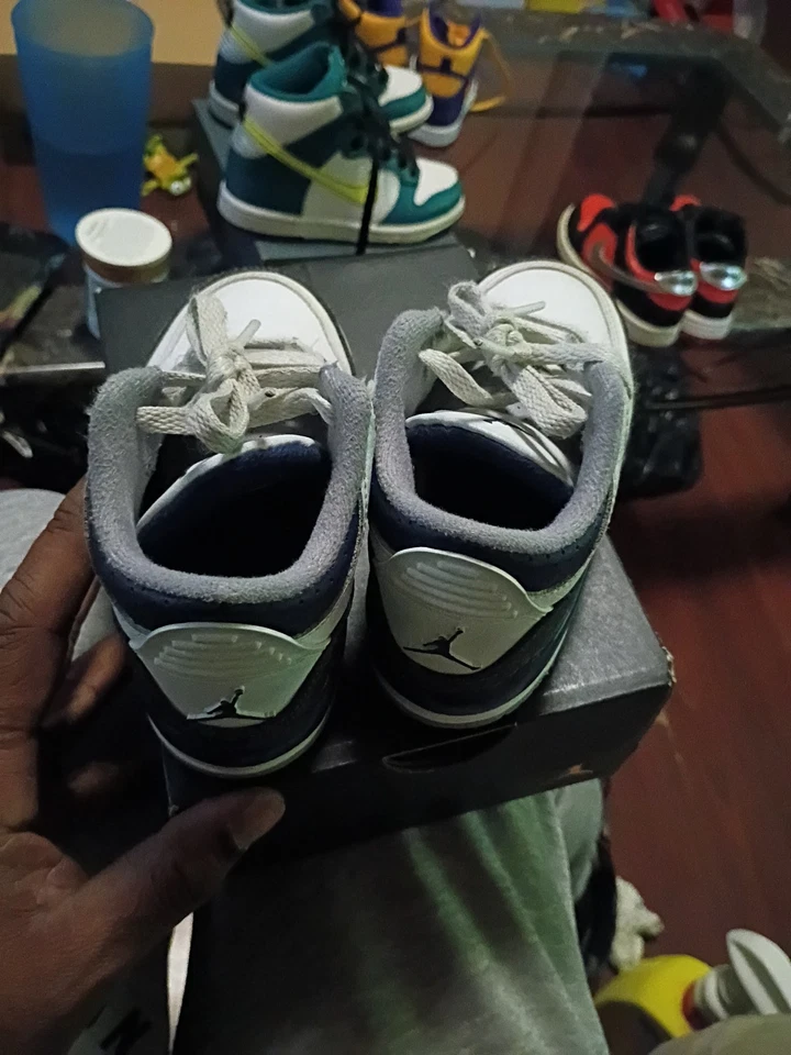 Jordan 3 Retro 9C para niños pequeños Foto 4 de 4