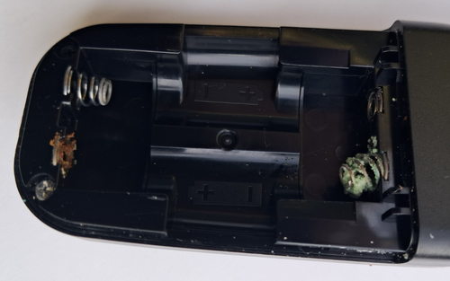 Nikon MC-36 Remote Control battery compartment corrosion - Picture 2 of 3