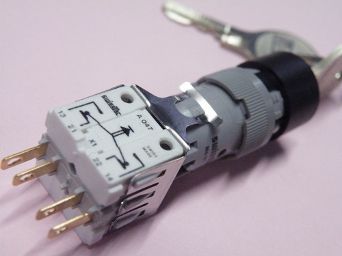 Quality Swiss Key Operated Switch 1ea NO & NC Contact On-Off Swisstac 41g  319 - Picture 2 of 3