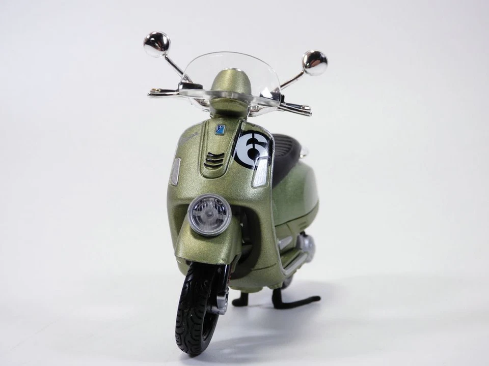 Scooter Piaggio VESPA 6 GIORNI vert 1/18 2017 - Photo 4/4