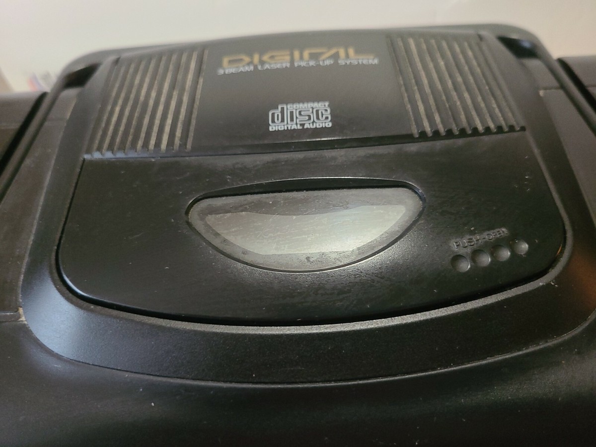 SANYO MODEL MCD-Z11 DIGITAL CD TAPE BOOM BOX CD-TAPE OUTSTANDING