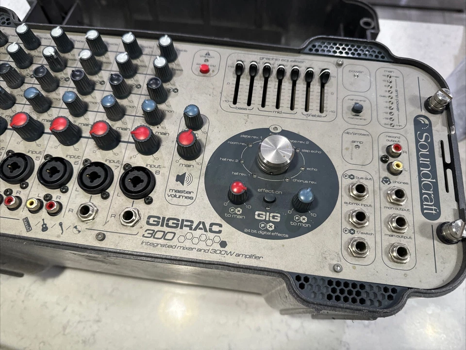 Soundcraft GigRac 300 8-Ch Pro Mixer/300W Amp w FX & EQ - Image 4 of 4