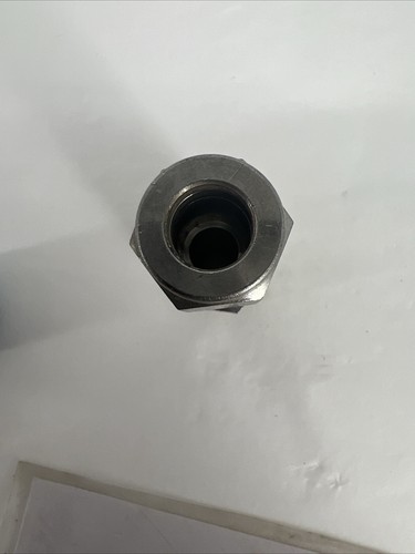 Swagelok 316SS Tube Fitting Male Connector 1/2" Tube x 3/4" Male NPT SS-810-1-12 - Picture 6 of 8
