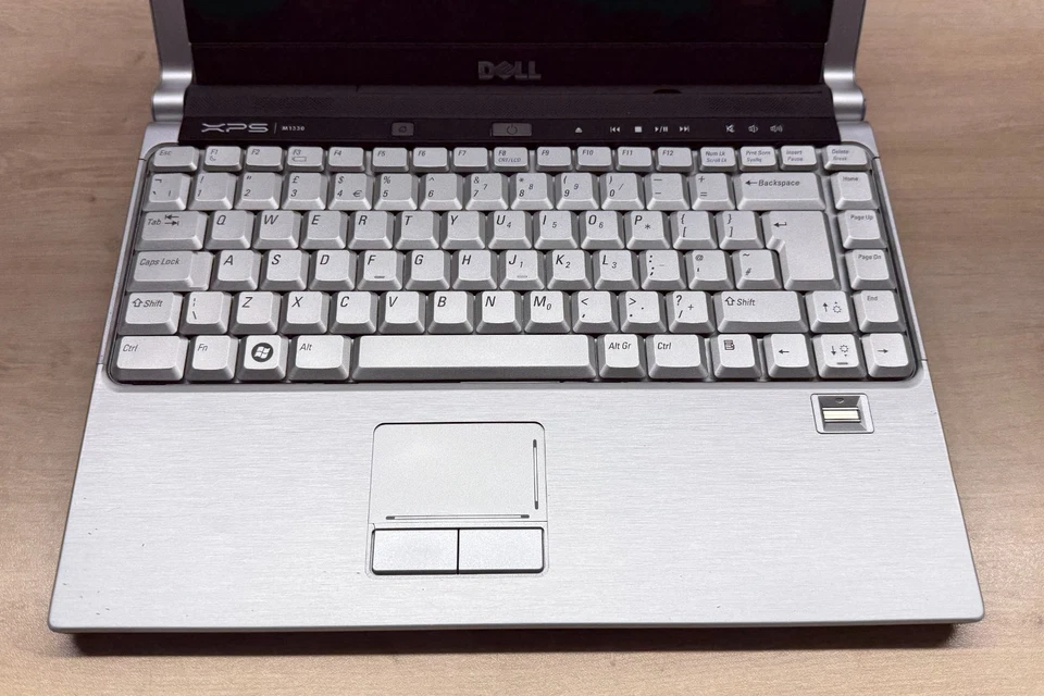 Dell XPS M1330 13.3" Laptop Computer - Windows XP, 4GB RAM, 500GB HDD - Image 4 of 4