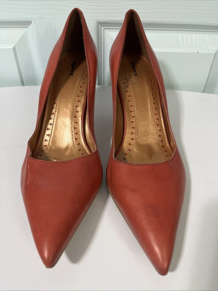 Bronx Women High Heel Pumps Sz. EU 49 U.S. 9-9.5 Coral Pointed Toe Leather Upper - Image 2 of 4