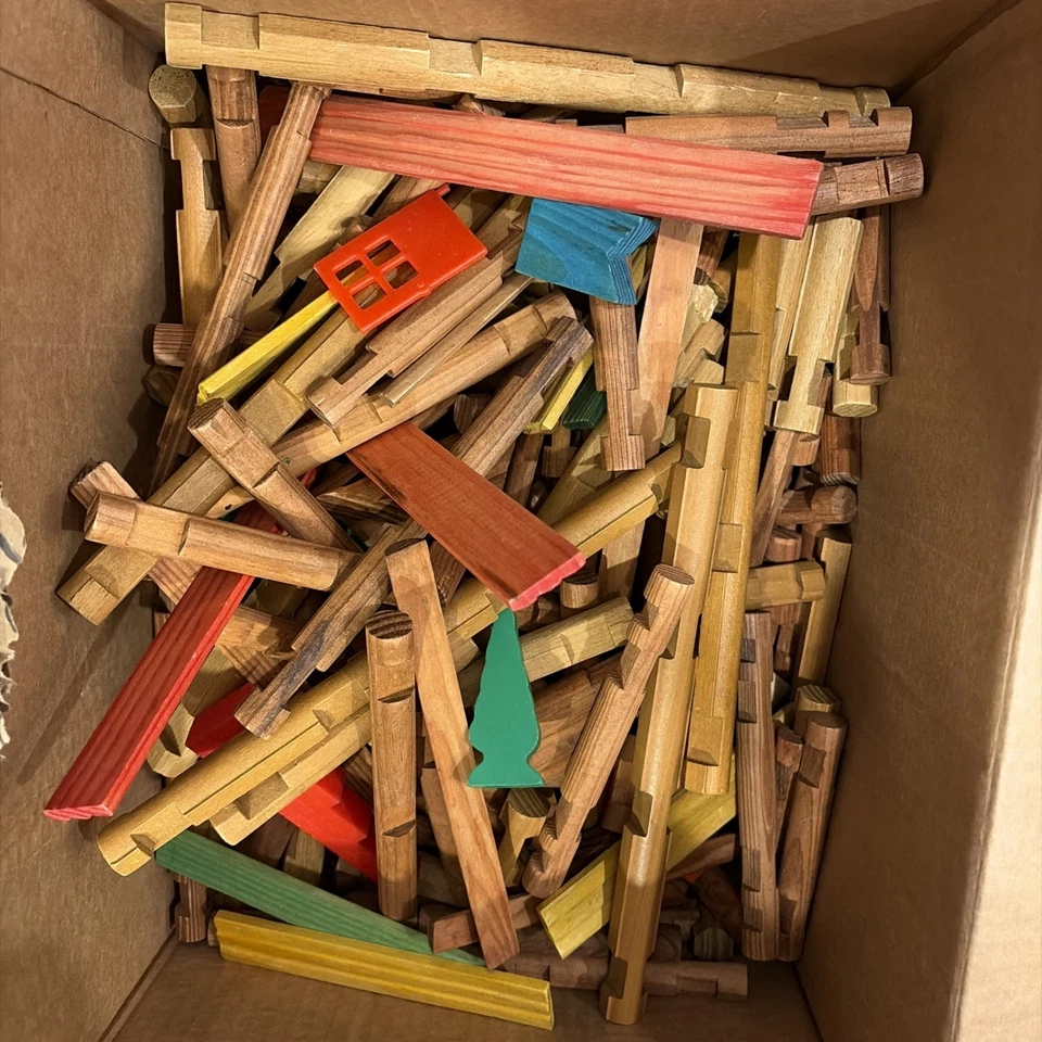 Lincoln Logs Vintage Pieces  - Image 2 of 3