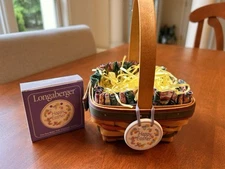 Easter Basket w/ Tie on, Egg Liner & Protector 1998 Longaberger w/ extra liner