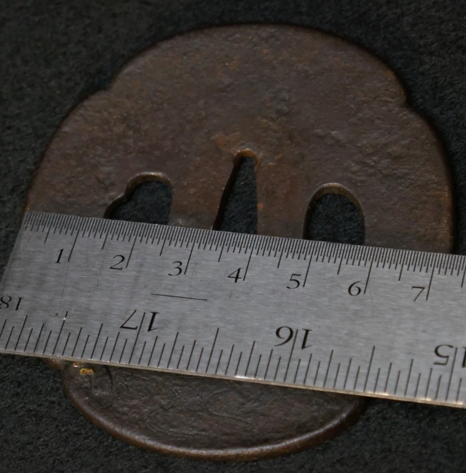 Antiguo Japonés Período Edo Wakizashi Tsuba 鍔 - Pájaros Forjados en Hierro y Nido - Dorado Foto 4 de 4