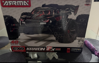 ARRMA KRATON 8S BLX Kraton 1:5 4WD Brushless Extreme Bash Monster Truck