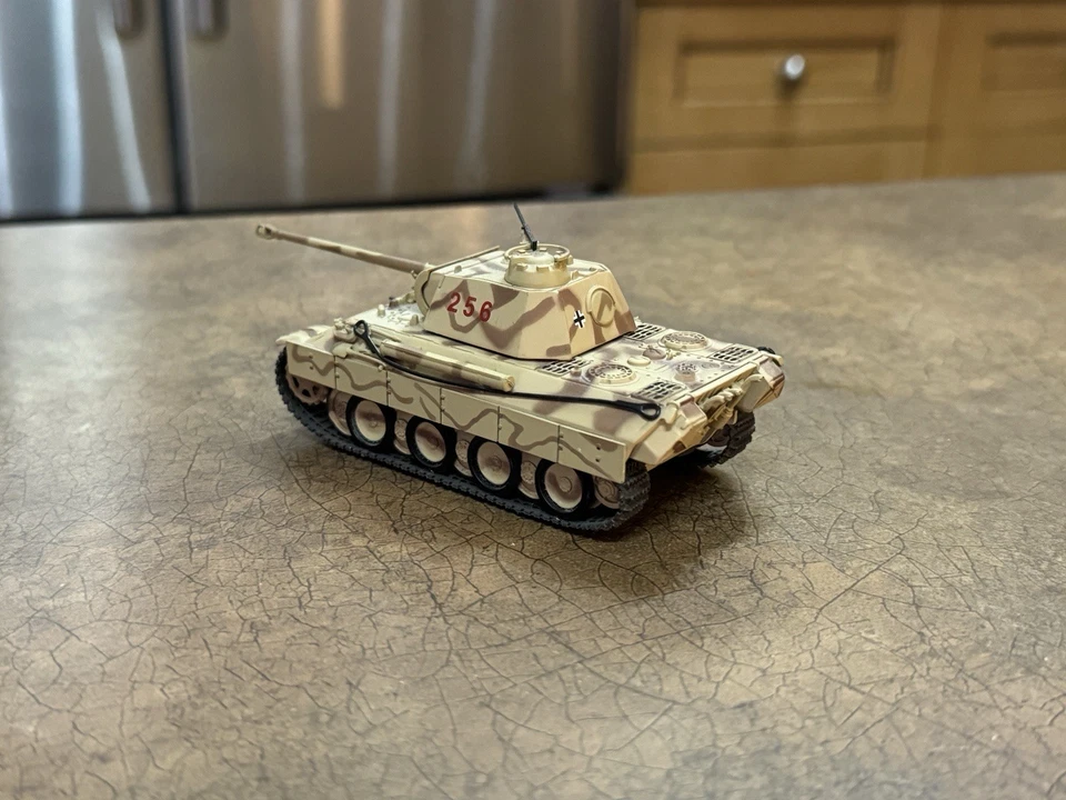 Matchbox Panther Type A Tank Great Tanks Of The World DYM37581 1:72 Tan - Image 2 of 4