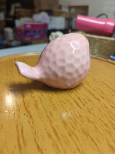 KERAMIK GOLFBALL WIE STRUKTUR ROSA VOGEL FIGUR - Bild 2 von 9